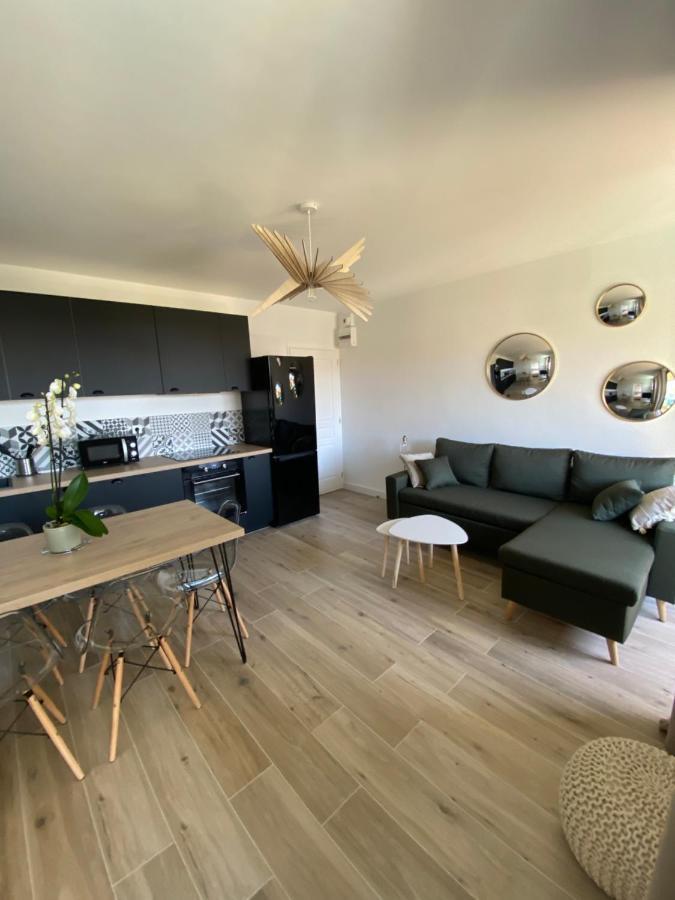 Magnifique T2 40m2 Centre Vue Au Bord De La Neuf 5 Personnes Clim Wifi Balcon Parking Prive Ferme Apartment Ajaccio (Corsica)